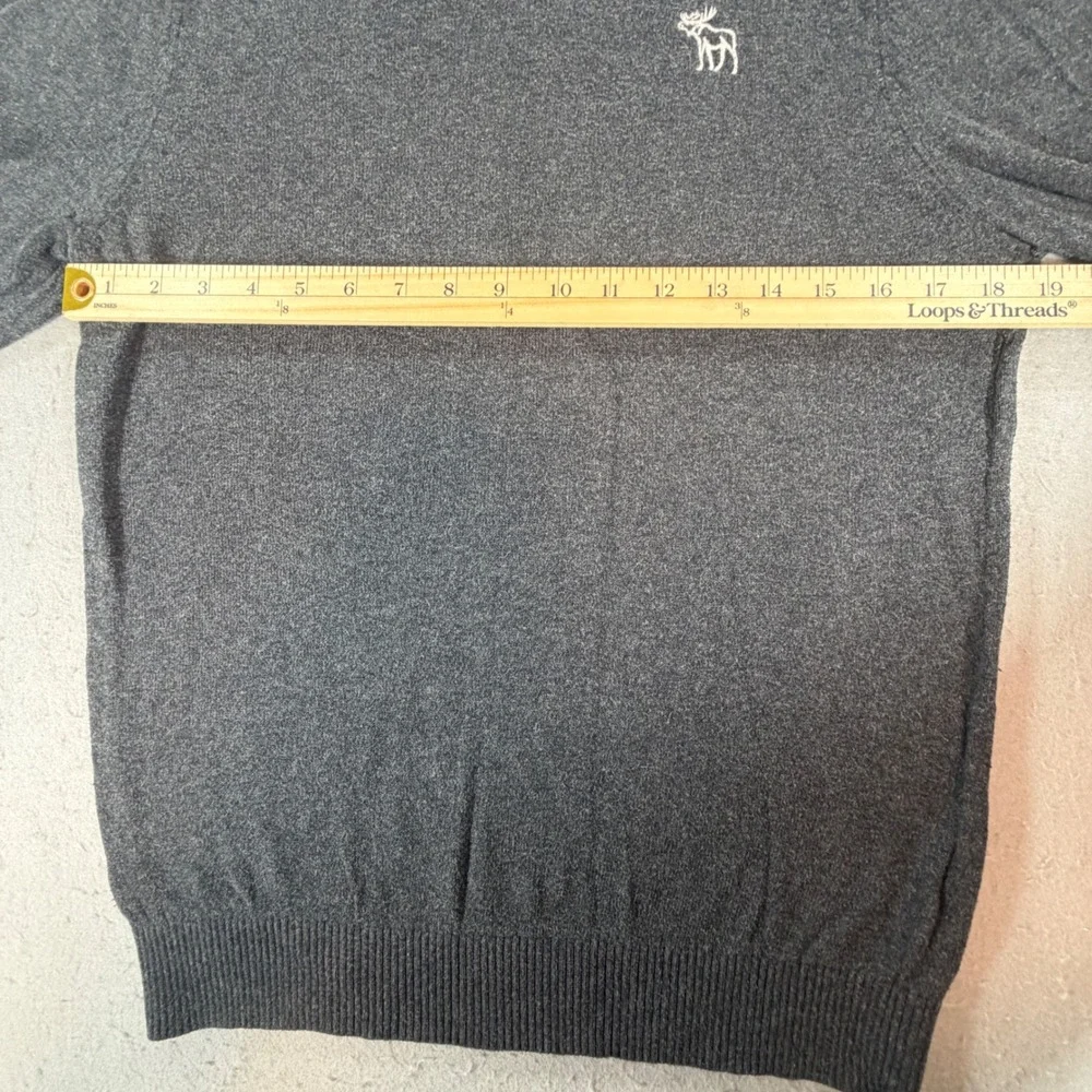 Abercrombie & Fitch Muscle Fit Crewneck Sweater Gray Moose Logo Mens M